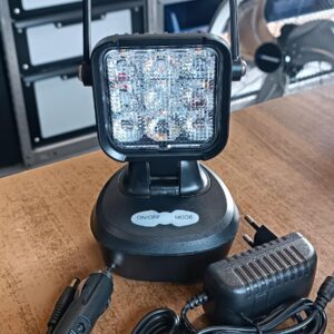 Baladeuse LED autonome sur batterie avec base magnétique (petit modèle)